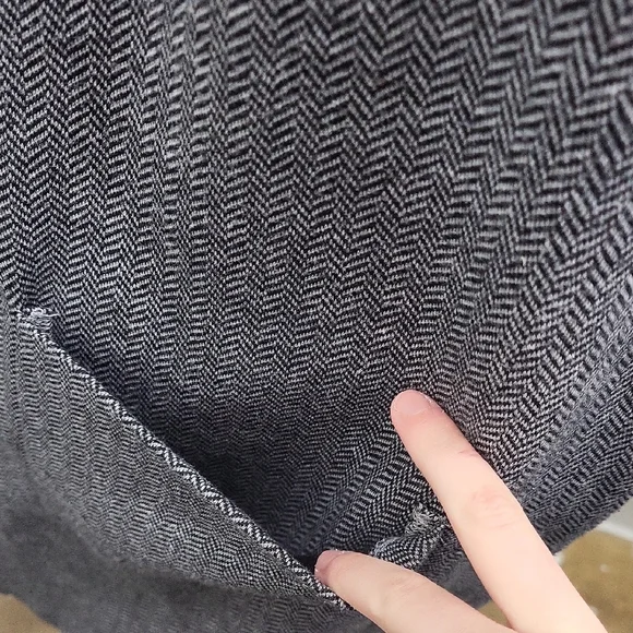 Simons Black and White Herringbone Knit Vest - Picture 4 of 4